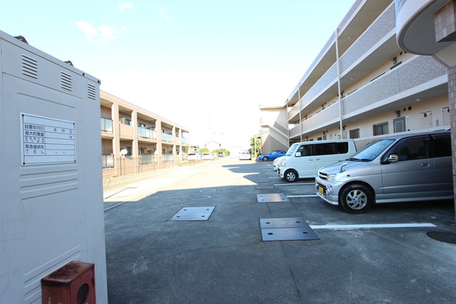 18/23 駐車場