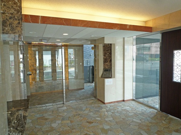 14/14 エントランス