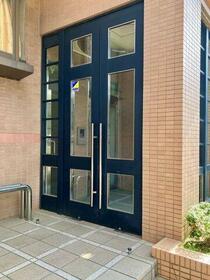 16/16 エントランス