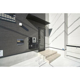 16/16 エントランス