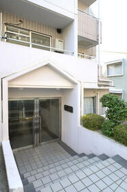 16/16 エントランス