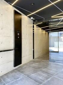 16/16 エントランス