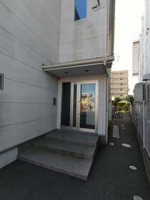 16/16 エントランス