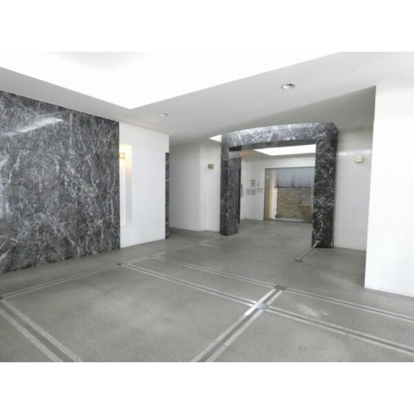 16/16 エントランス