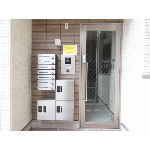 2/2 エントランス