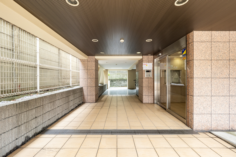 5/5 エントランス