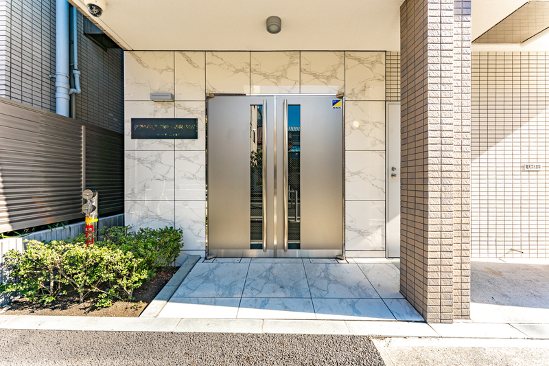 5/5 エントランス