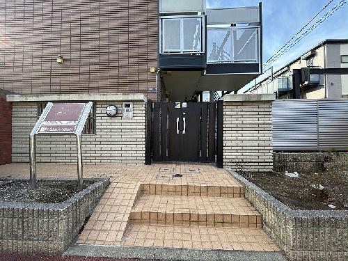 2/2 エントランス