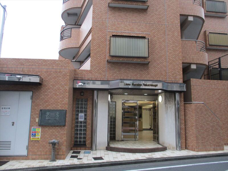 21/22 エントランス