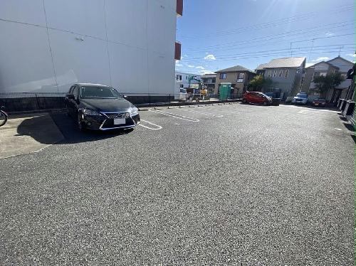 14/14 駐車場