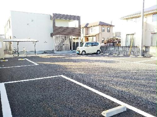 14/14 駐車場