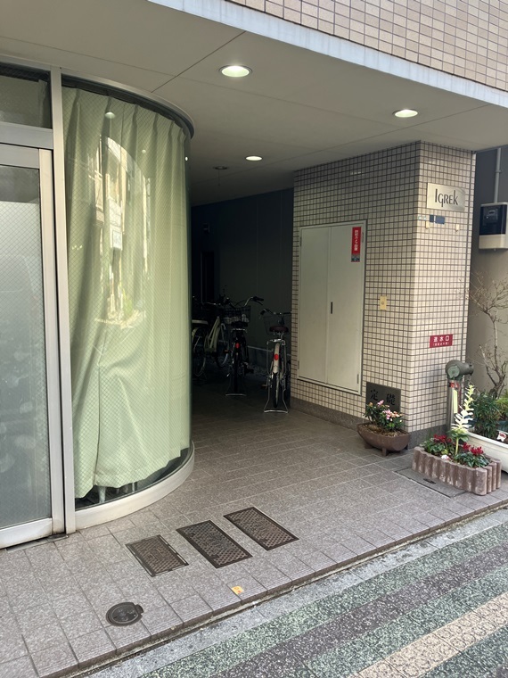 16/16 エントランス