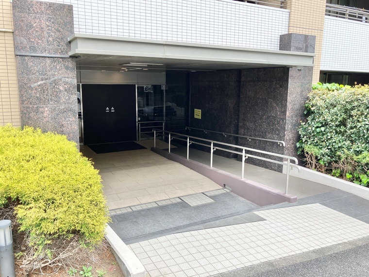 15/15 エントランス