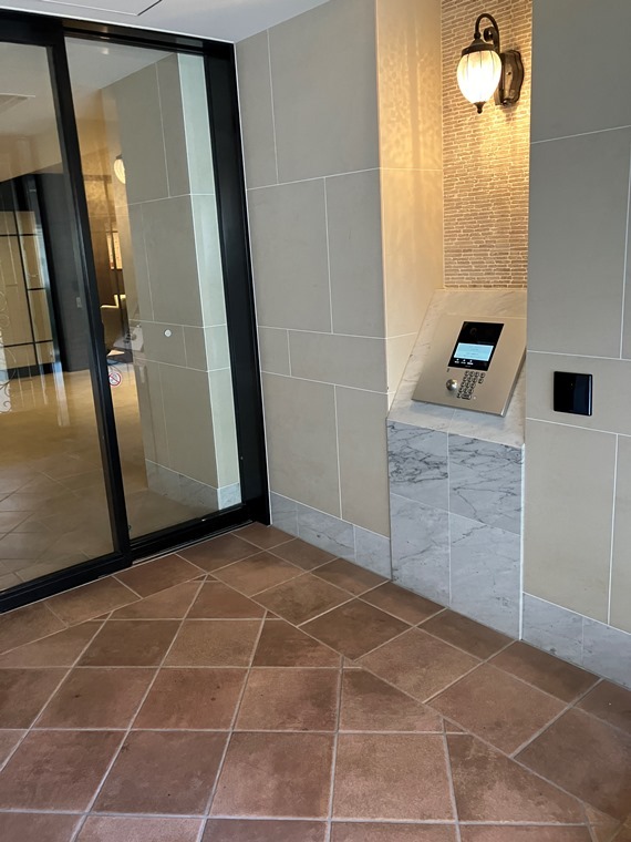 4/4 エントランス