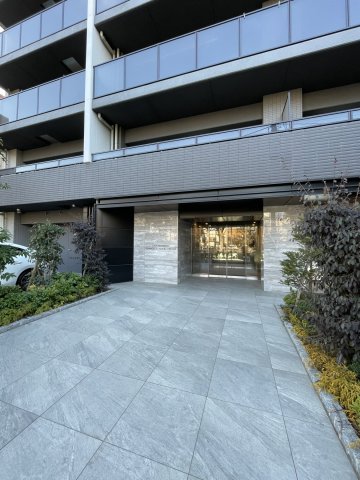 26/29 エントランス