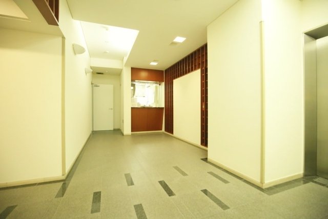 24/30 エントランス