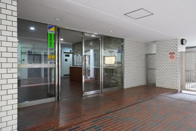 21/30 エントランス