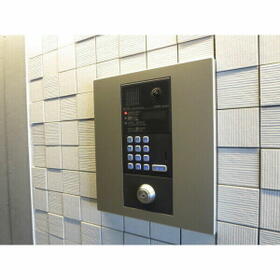 16/16 エントランス