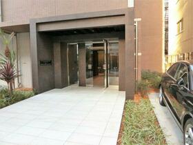 16/16 エントランス