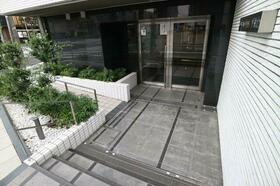 16/16 エントランス