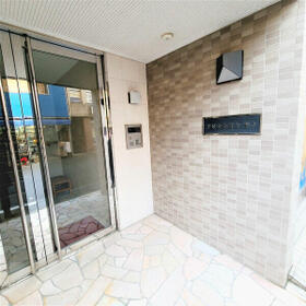 14/14 エントランス