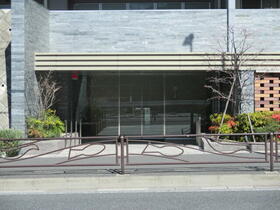 13/13 エントランス