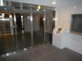 16/16 エントランス