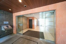 14/14 エントランス