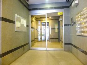 16/16 エントランス