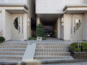 2/2 エントランス