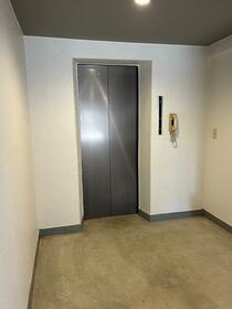 16/16 エントランス