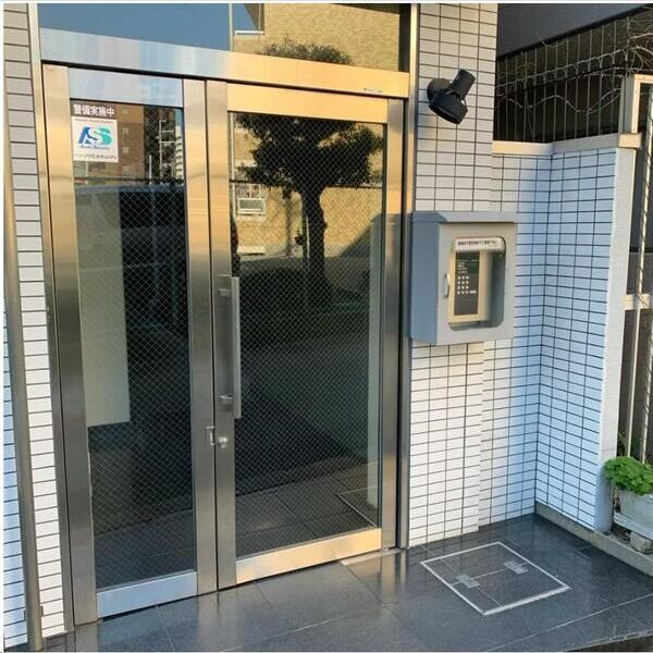 16/16 エントランス