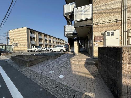 13/14 エントランス