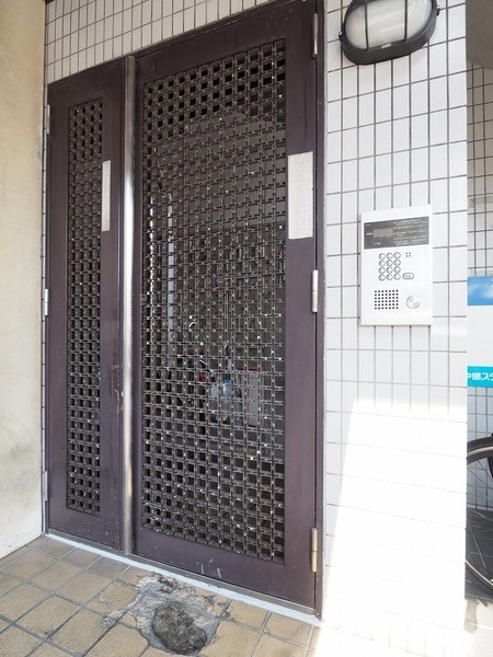 21/22 エントランス