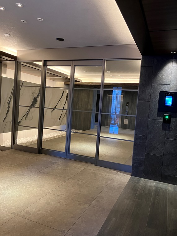 4/4 エントランス