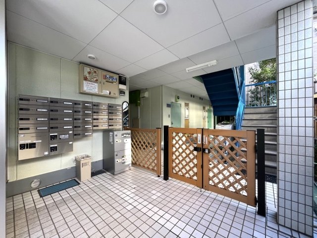 21/22 エントランス