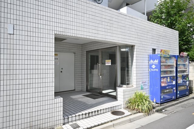 20/23 エントランス