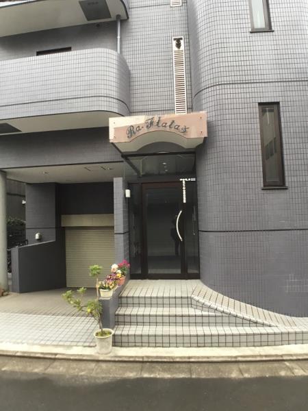 26/27 エントランス