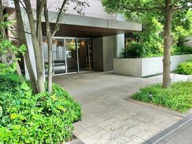 16/16 エントランス