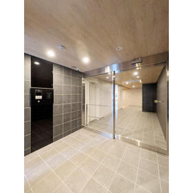 5/5 エントランス