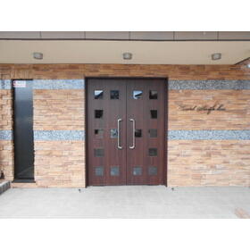 16/16 エントランス