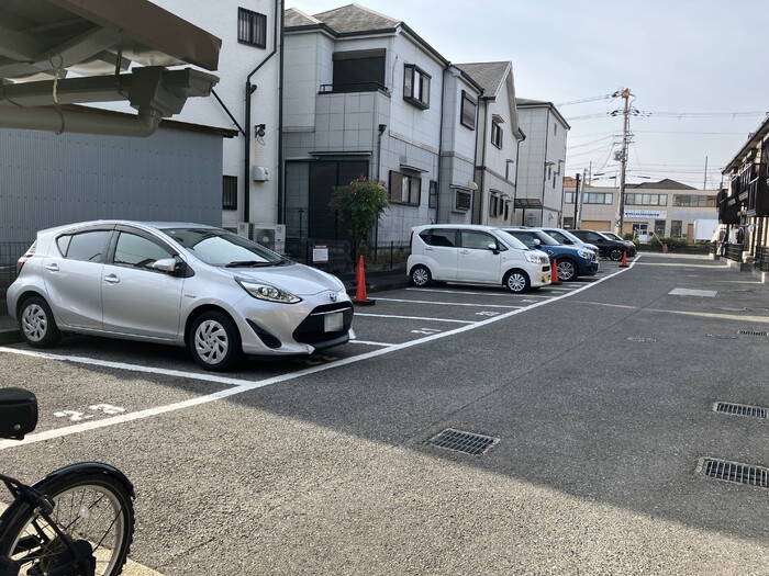 13/13 駐車場