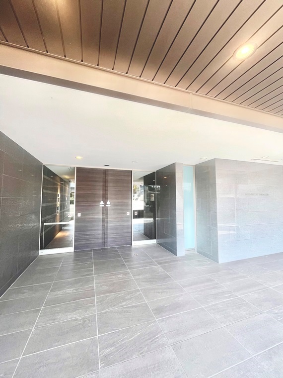 13/13 エントランス