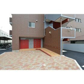 16/16 エントランス