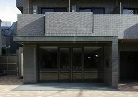 16/16 エントランス