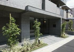 16/16 エントランス