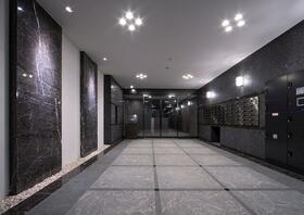 16/16 エントランス