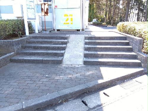 13/13 エントランス