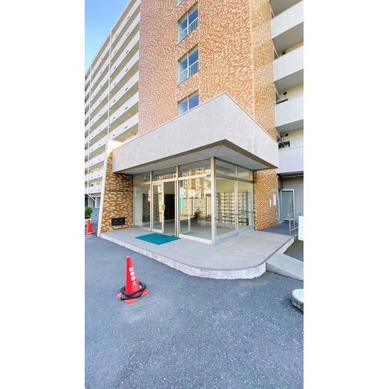 23/30 エントランス