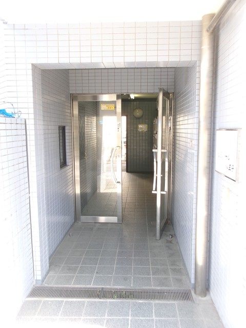 27/27 エントランス